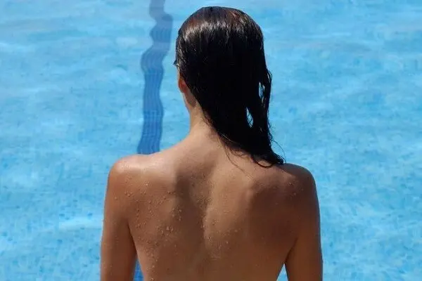 femme-piscine