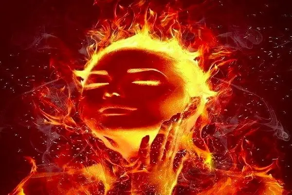 un homme solaire montre le feu transmutation