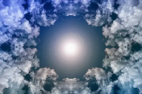 un voile qui cache notre véritable soleil intérieur